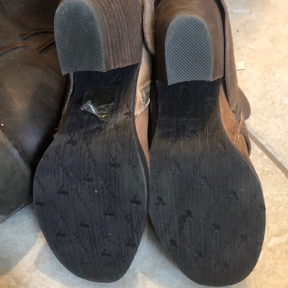 Boots - Picture 3 of 3